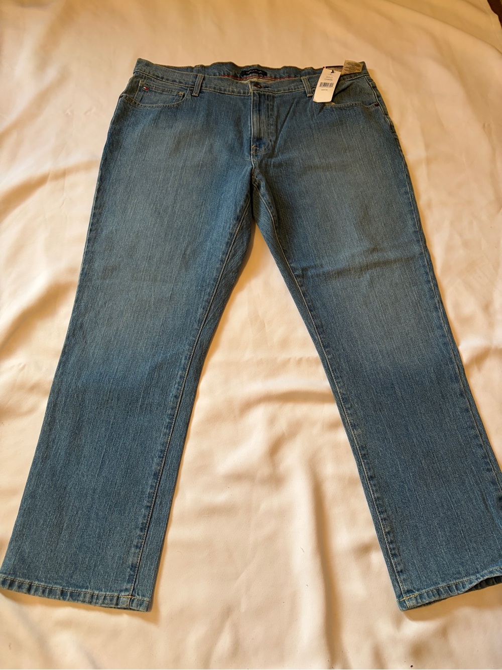 Tommy Hilfiger Men's Straight Jeans in Medium Blue Wash